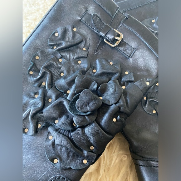 Valentino Unveils: Exquisite Leather Mid-Calf Moto Boots 🖤👢🌹 - Picture 9 of 9